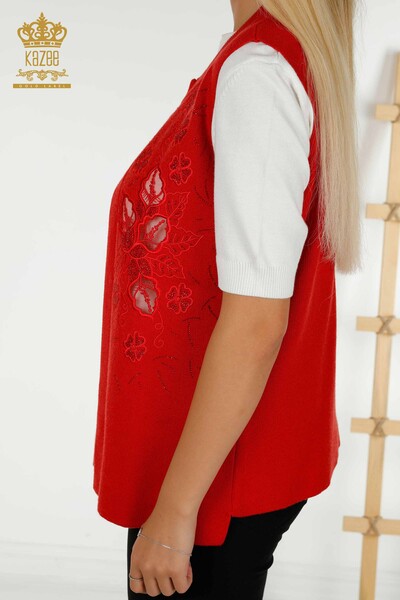 Hurtownia kamizelki damskiej w kwiatowe hafty w kolorze czerwonym - 30628 | KAZEE - Thumbnail