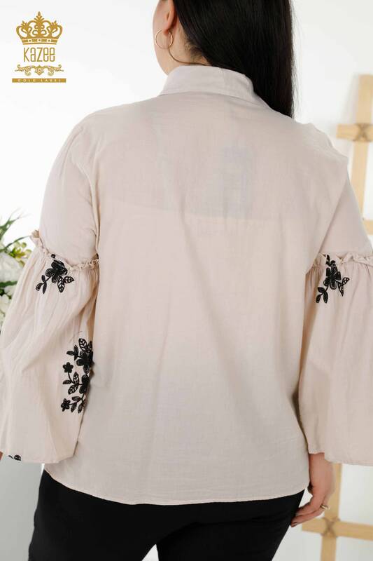 Hurtownia koszul damskich - rękaw - haftowane kwiaty - beżowa - 20353 | KAZEE