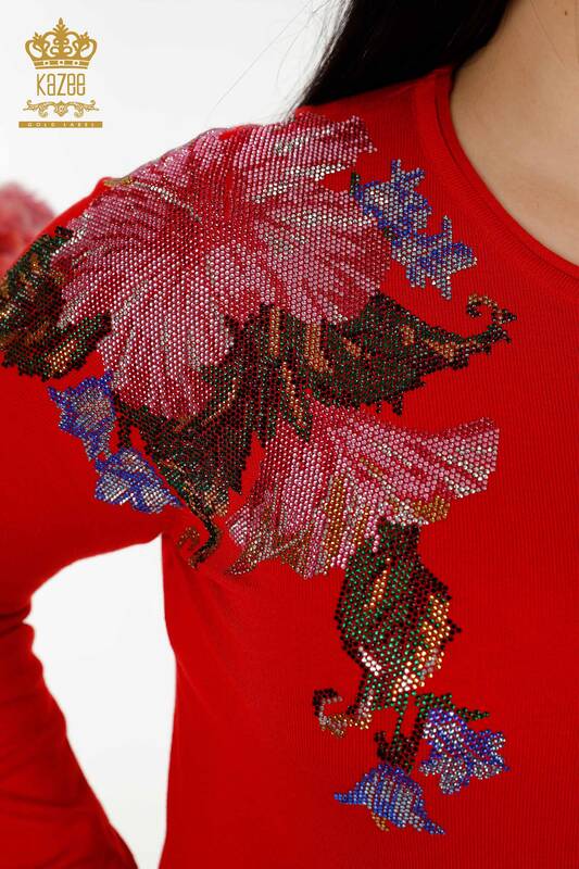 Hurtownia dresu damskiego w kolorze czerwonym z wzorem kwiatowym - 16522 | KAZEE