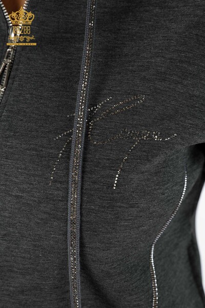 Hurtownia dresów damskich z haftowaną bluzą z kapturem w paski zapinaną na zamek - 17431 | KAZEE - Thumbnail