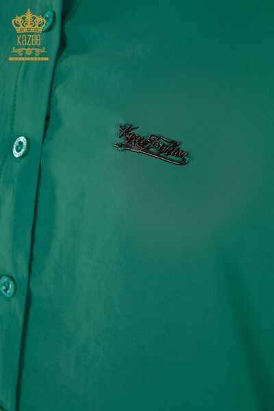 Hurtownia kompletu koszul damskich khaki z guzikiem z tyłu szczegółowe logo - 20320 | KAZEE - Thumbnail
