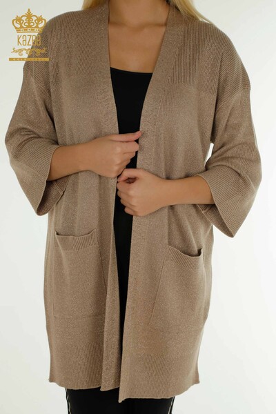 Hurtownia kardiganu damskiego brokatowo-beżowy - 30135 | KAZEE - 2