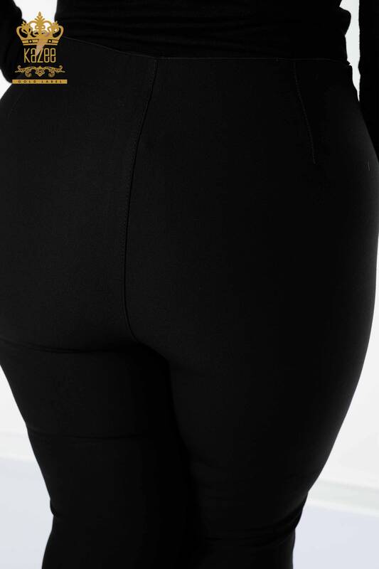 Hurtownia spodni damskich legginsów czarnych z haftem z kryształowymi kamieniami - 3573 | KAZEE