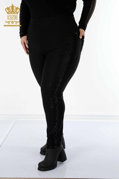 Hurtownia spodni damskich legginsów czarnych z haftem z kryształowymi kamieniami - 3602 | KAZEE - Thumbnail