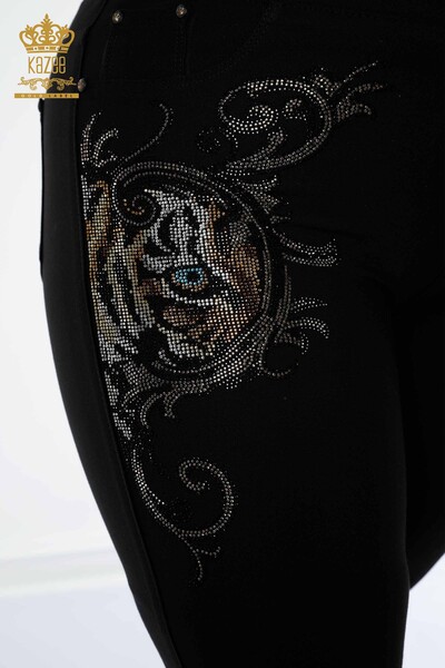 Hurtownia spodni damskich legginsów czarnych z haftem z kryształowymi kamieniami - 3647 | KAZEE - Thumbnail