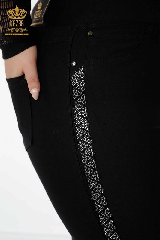 Hurtownia spodni damskich legginsów w paski, wzorzyste, z haftem w kamienie, czarne - 3585 | KAZEE