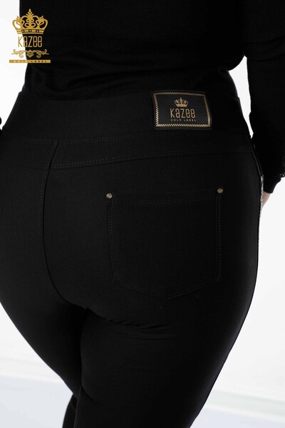 Hurtownia spodni damskich legginsów w paski, wzorzyste, z haftem w kamienie, czarne - 3585 | KAZEE - Thumbnail