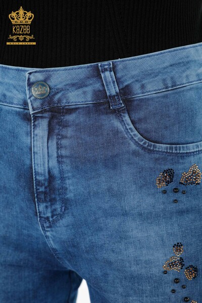 Hurtownia jeansów damskich z haftowanym wzorem w kolorowe kryształowe kamienie - 3543 | KAZEE - Thumbnail