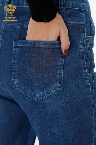 Hurtownia jeansów damskich z wzorzystymi haftami w paski z kamieniami - 3542 | KAZEE - Thumbnail