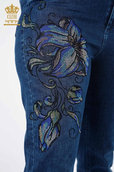 Hurtownia jeansów damskich z kwiatowym wzorem i haftem z kamieniami - 3497 | KAZEE - Thumbnail