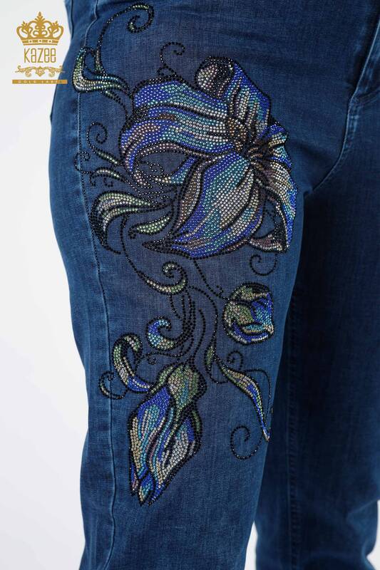 Hurtownia jeansów damskich z kwiatowym wzorem i haftem z kamieniami - 3497 | KAZEE