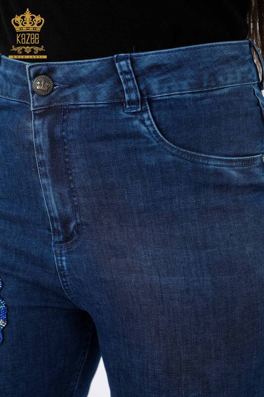 Hurtownia jeansów damskich z kwiatowym wzorem i haftem z kamieniami - 3497 | KAZEE