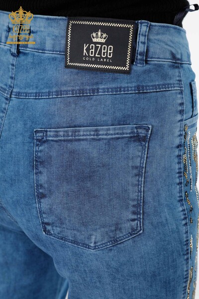 Hurtownia jeansów damskich z haftowanymi kieszeniami w kolorowe paski - 3544 | KAZEE - Thumbnail