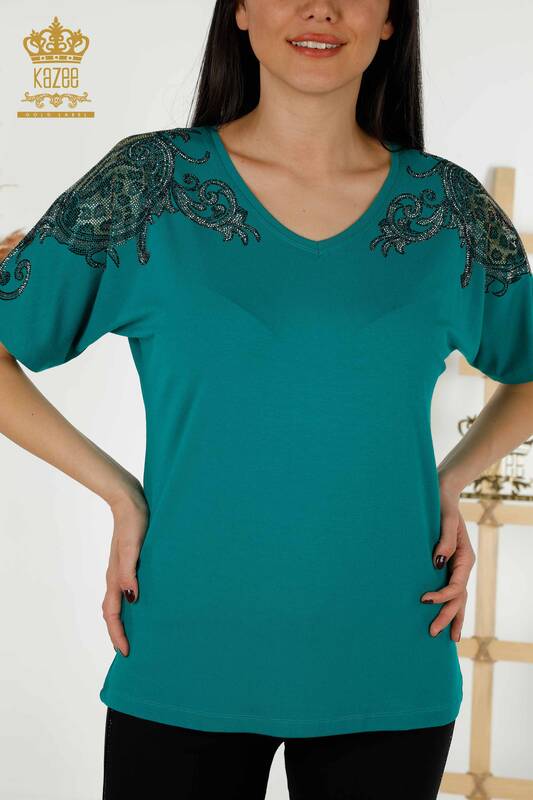 Hurtownia bluzek damskich z detalami na ramionach w kolorze zielonym - 79054 | KAZEE