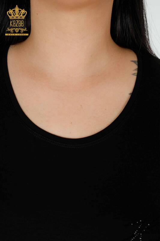 Hurtownia bluzki damskiej z haftowanym kamieniem w kolorze czarnym - 78918 | KAZEE