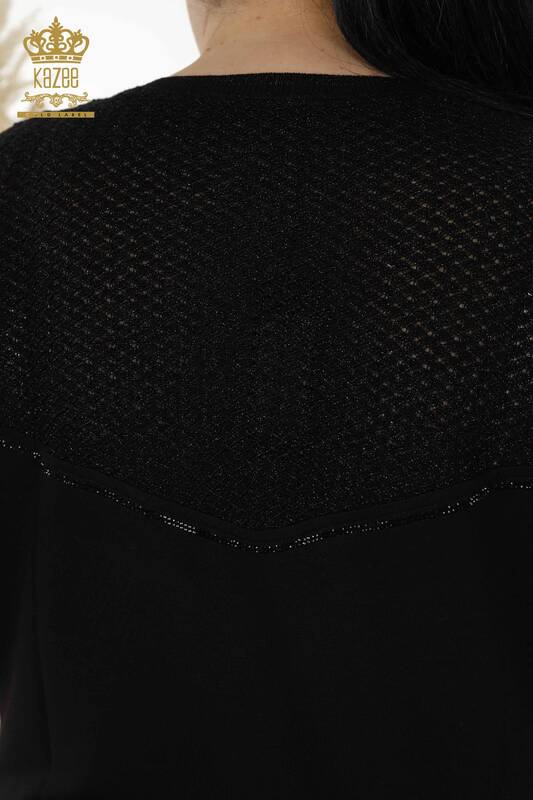 Hurtownia bluzek damskich z haftowanym kamieniem w kolorze czarnym - 79235 | KAZEE