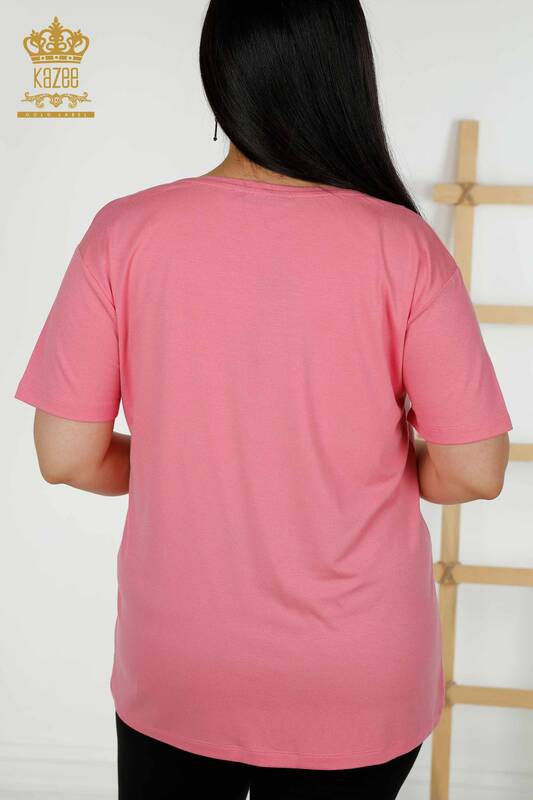 Hurtownia bluzek damskich z haftowanym kamieniem w kolorze różowym - 79329 | KAZEE