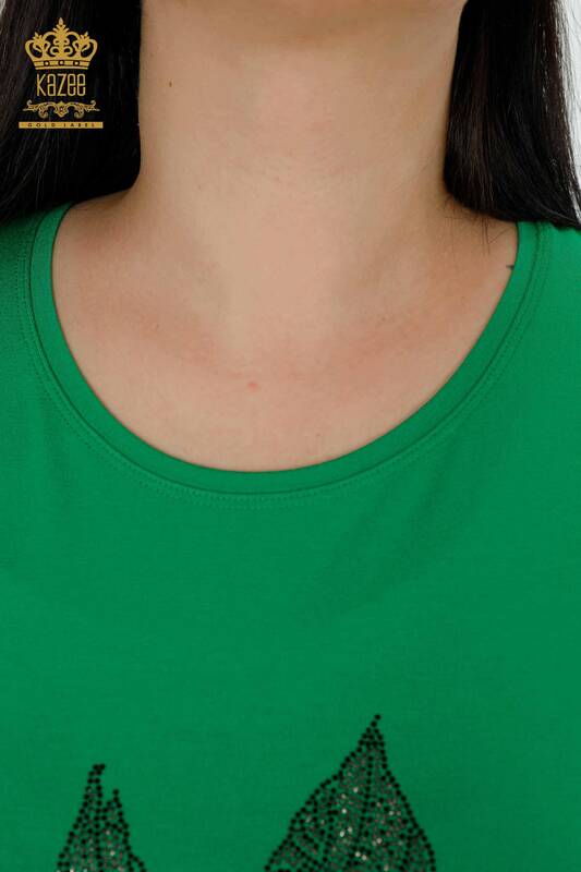Hurtownia bluzek damskich z haftowanym kamieniem w kolorze zielonym - 79041 | KAZEE