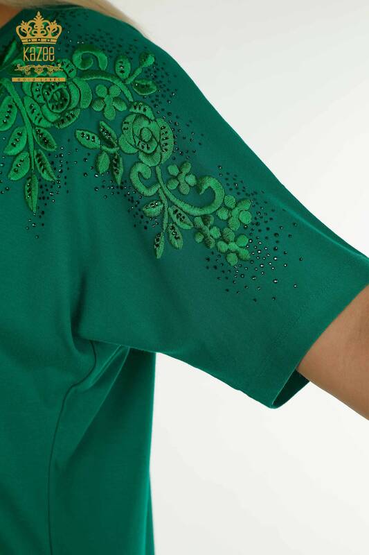 Hurtownia bluzek damskich z haftowanym kamieniem w kolorze zielonym - 79097 | KAZEE