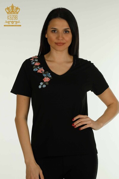 Hurtownia bluzek damskich - Kolorowa haftowana w kwiaty - czarna - 79455 | KAZEE - Thumbnail