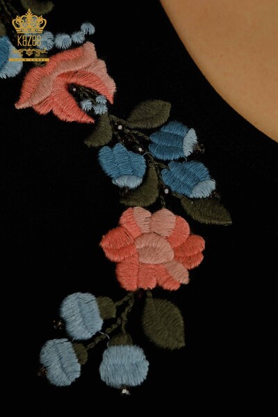 Hurtownia bluzek damskich - Kolorowa haftowana w kwiaty - czarna - 79455 | KAZEE - Thumbnail