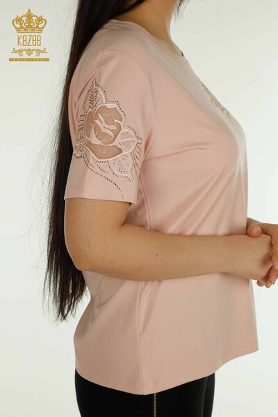 Hurtownia bluzek damskich - Haftowane róże - pudrowe - 79541 | KAZEE - Thumbnail