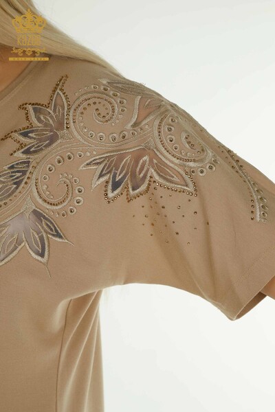 Hurtownia bluzek damskich w kwiatowe wzory beżowa - 79093 | KAZEE - Thumbnail