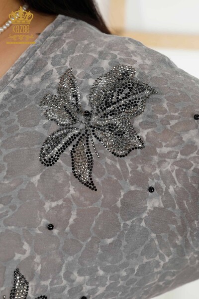 Hurtownia bluzek damskich w kwiatowe wzory szara - 79126 | KAZEE - Thumbnail