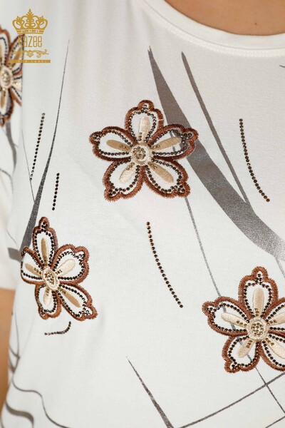 Hurtownia bluzek damskich w paski w kwiatowe wzory ecru - 78894 | KAZEE - Thumbnail
