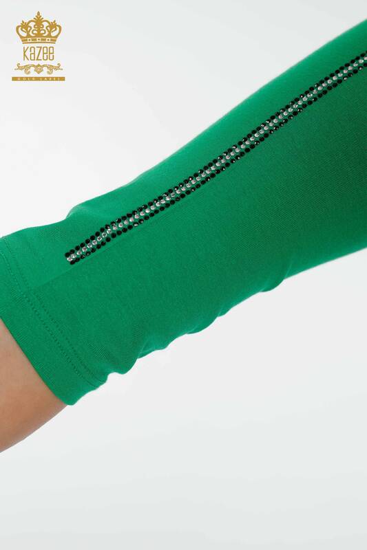 Hurtownia bluzek damskich z haftowanym kamieniem i okrągłym dekoltem w kolorze zielonym - 79000 | KAZEE