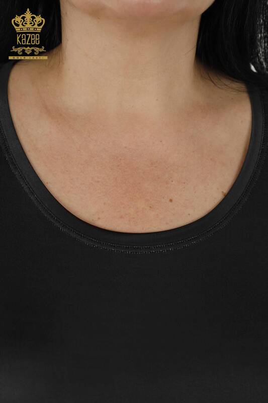 Hurtownia bluzek damskich z haftowanym kamieniem w kolorze czarnym - 12022 | KAZEE
