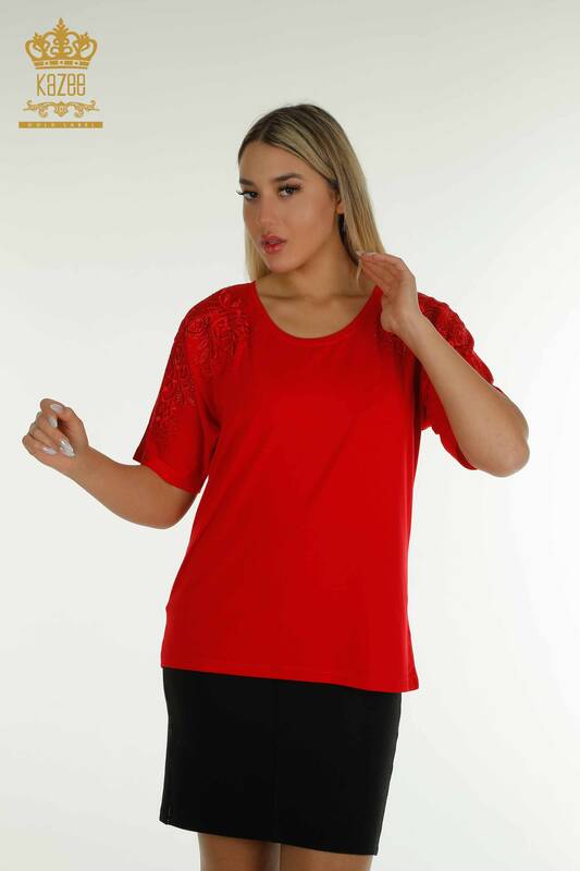 Hurtownia bluzek damskich z haftowanym kamieniem w kolorze czerwonym - 79097 | KAZEE