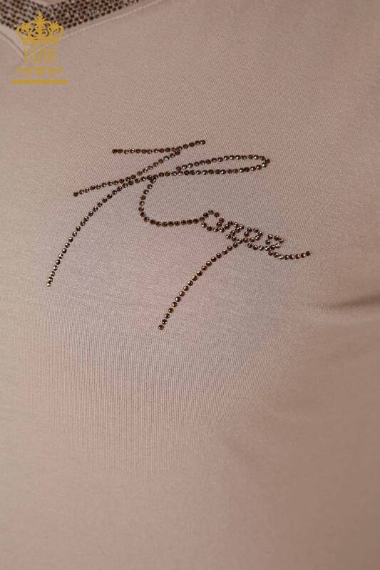 Hurtownia bluzek damskich z haftowaną norek w kamieniu - 77870 | KAZEE