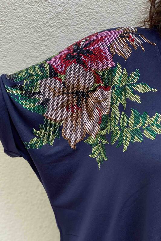 Hurtownia damska bluzki z haftowanym rękawem w kształcie nietoperza w kwiaty i kamienie - 77712 | Kazee