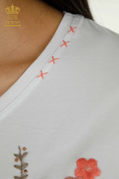 Hurtownia bluzek damskich - haftowana w kwiaty - biała - 79466 | KAZEE - Thumbnail