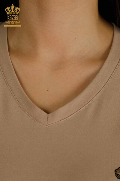 Hurtownia bluzek damskich w panterkę z haftem w kolorze ciemnego beżu - 79484 | KAZEE - Thumbnail