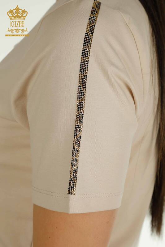 Hurtownia bluzek damskich w panterkę z haftem w kamieniu jasny beż - 79484 | KAZEE