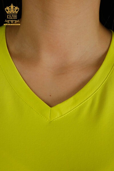 Hurtownia bluzek damskich w panterkę z haftem w kolorze żółtym - 79484 | KAZEE - Thumbnail