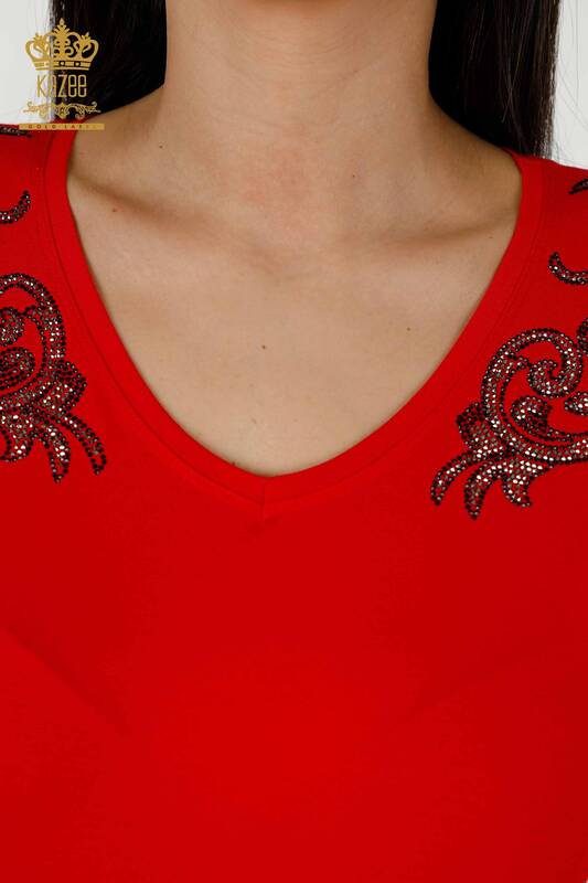 Hurtownia bluzek damskich z detalami na ramionach czerwona - 79054 | KAZEE