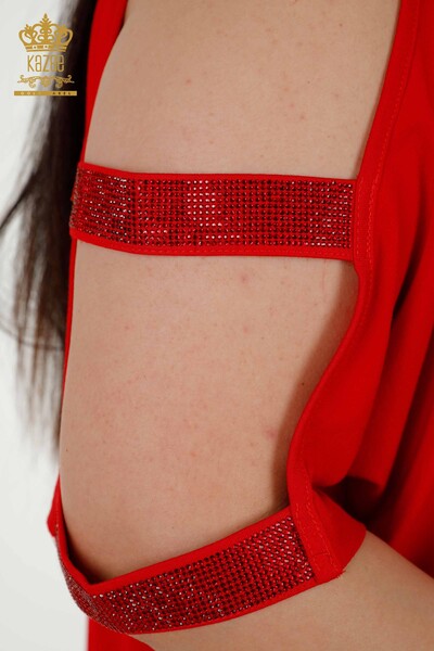 Hurtownia bluzek damskich z detalami na ramionach czerwona - 79108 | KAZEE - Thumbnail
