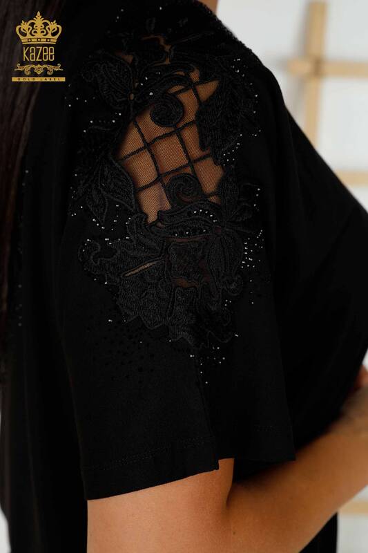 Hurtownia bluzek damskich z tiulowymi detalami w kolorze czarnym - 79390 | KAZEE