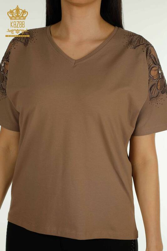 Hurtownia bluzek damskich - dekolt w kształcie litery V - brązowa - 79550 | KAZEE