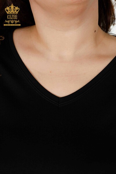 Hurtownia bluzek damskich z dekoltem w szpic, czarna - 79064 | KAZEE - Thumbnail