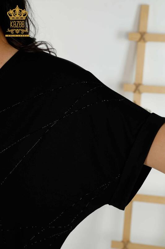 Hurtownia bluzek damskich z dekoltem w szpic, czarna - 79320 | KAZEE