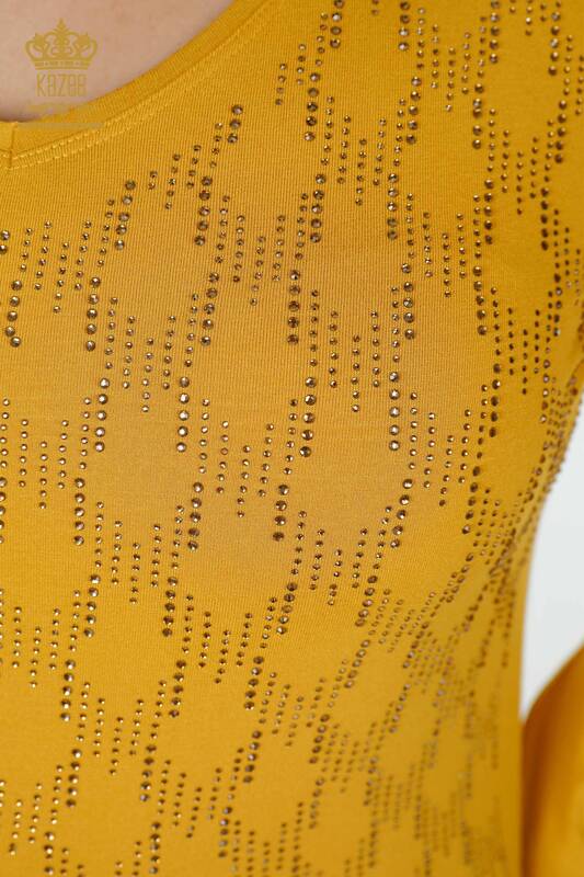 Hurtownia bluzek damskich z dekoltem w kształcie litery V, haftowanym kamieniem szafranowym - 79016 | KAZEE