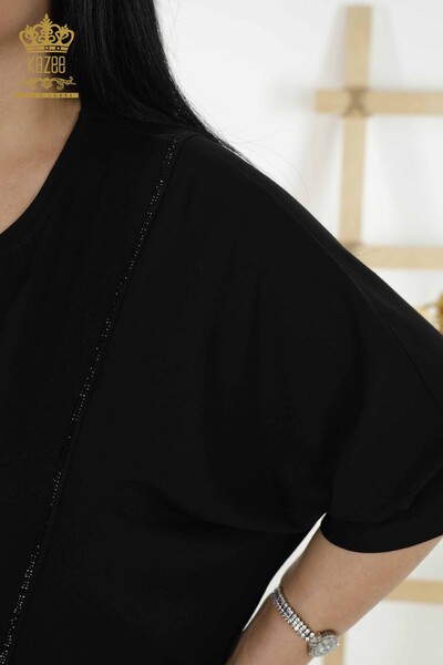 Hurtownia bluzek damskich w kwiatowe wzory, czarna - 79061 | KAZEE - Thumbnail