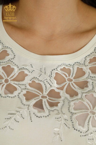 Hurtownia bluzek damskich w kwiatowe wzory ecru - 79049 | KAZEE - Thumbnail
