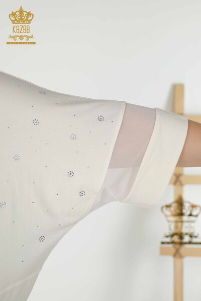 Hurtownia bluzek damskich w kwiatowe wzory ecru - 79087 | KAZEE - Thumbnail