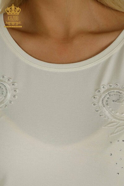 Hurtownia bluzek damskich w kwiatowe wzory ecru - 79093 | KAZEE - Thumbnail