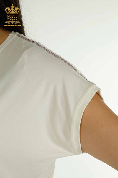Hurtownia bluzek damskich w kwiatowe wzory ecru - 79352 | KAZEE - Thumbnail